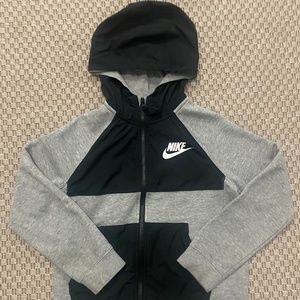 NIKE BOYS HOODIE MEDIUM